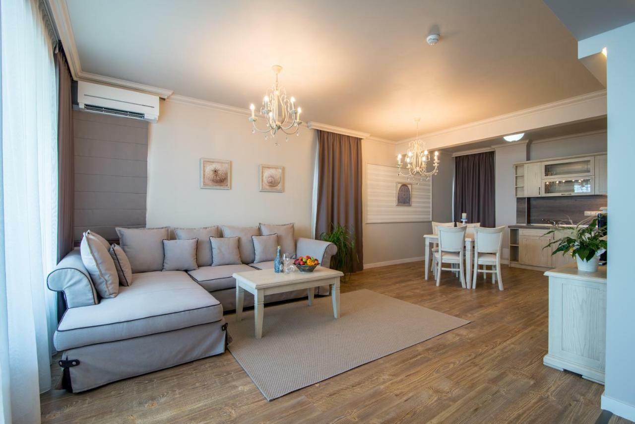 One-Bedroom Apartment with Sea View (2 Adults + 2 Children),649659309:JPEG